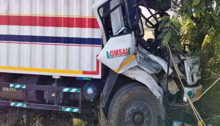 Lorry crashes into tanker