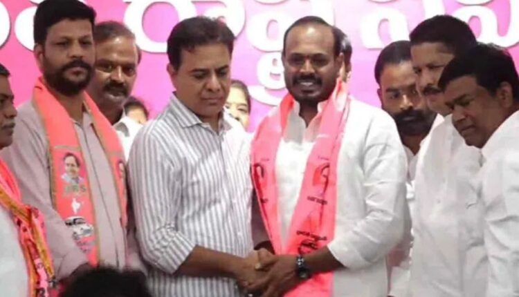 Congress leaders join BRS