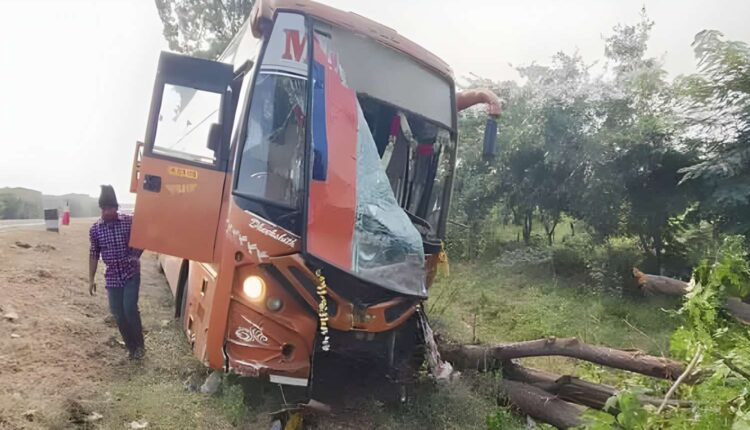 NH-44 bus accident Manavapadu