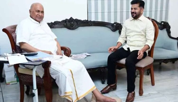 Revanth Reddy visits Jana Reddy