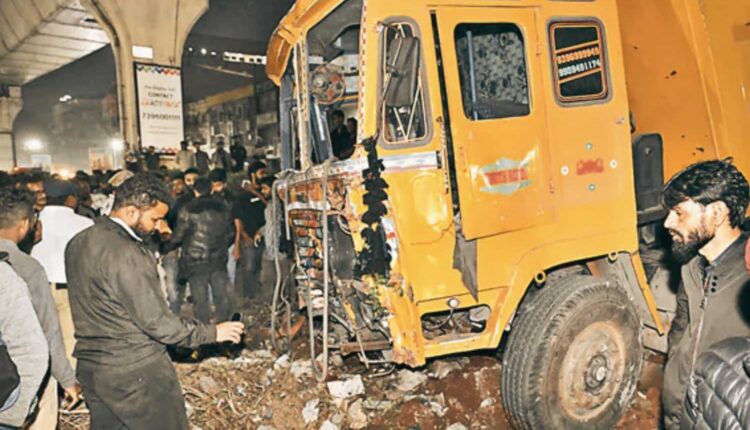 tipper crash Hyderabad