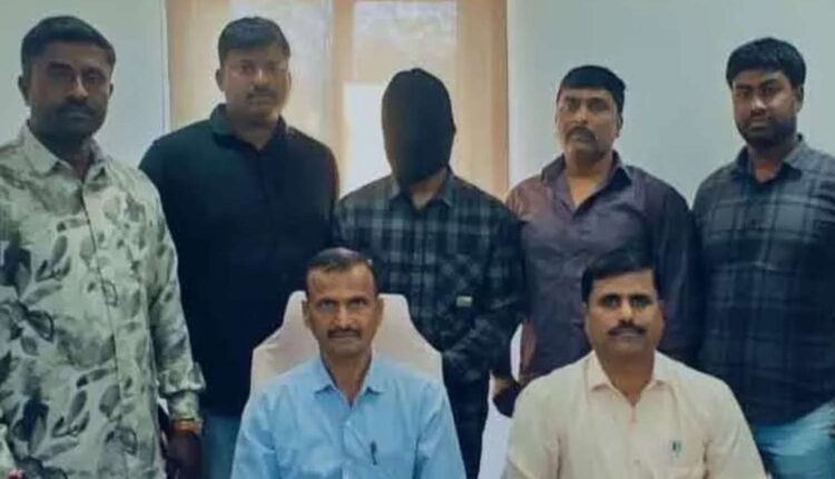 Charminar trader illegal pistol