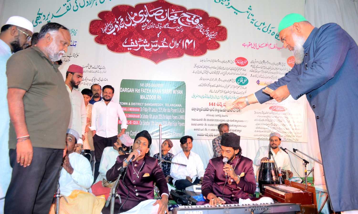Jagga Reddy visits Fateh Khan dargah urs in Sangareddy