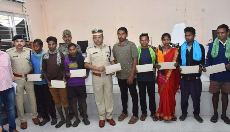 Eight Maoists surrender Ramagundam