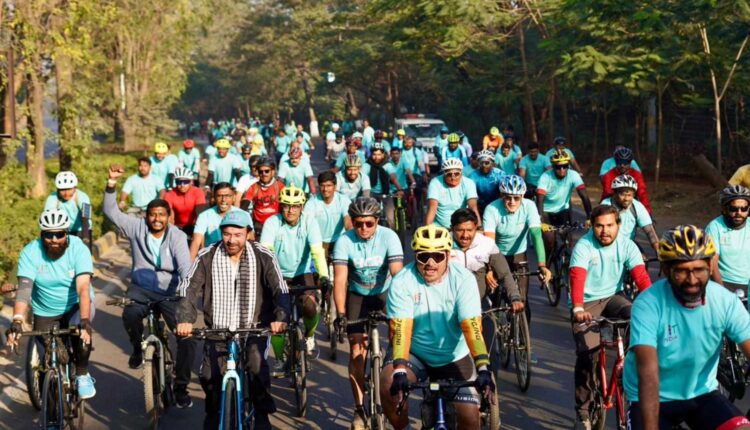 Fit India Sundays draw thousands of cyclists in Hyderabad
