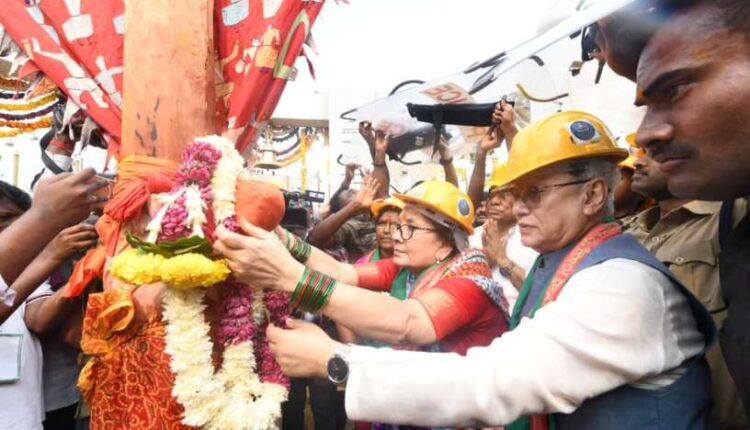 Governor visits Medaram shrine