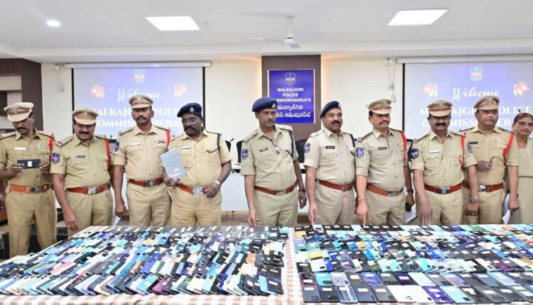 Malkajgiri Police recover stolen mobiles
