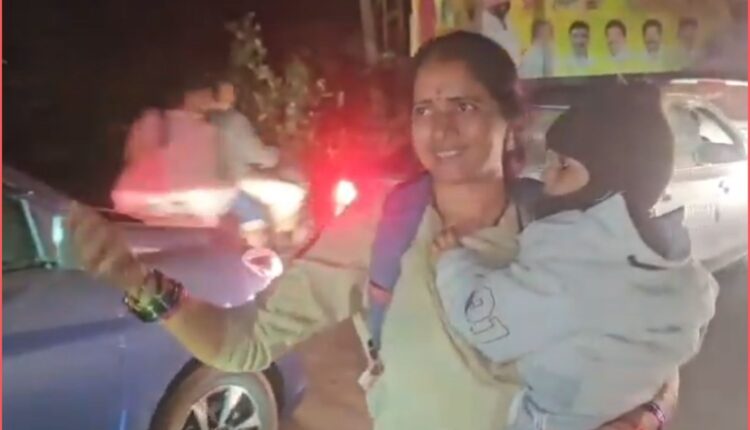 CP Sajjanar praises woman constable for clearing traffic