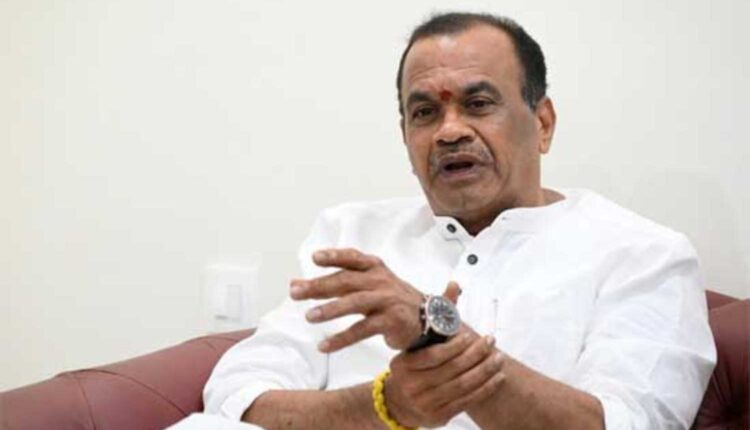 Komatireddy doctors message in Nalgonda