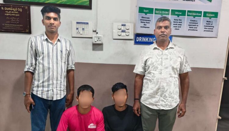 Rs 1.3 crore jewel heist