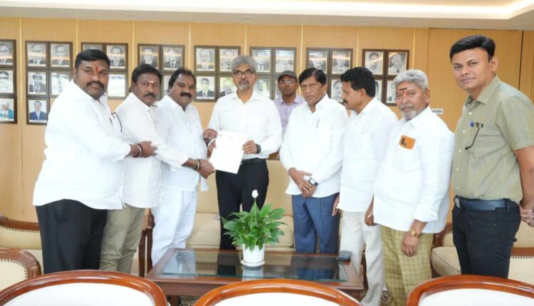 BRS leaders seek local jobs in Kazipet railway project