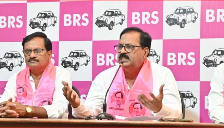 Employee issues government criticism