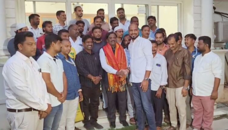 Gig workers thank minister for welfare law