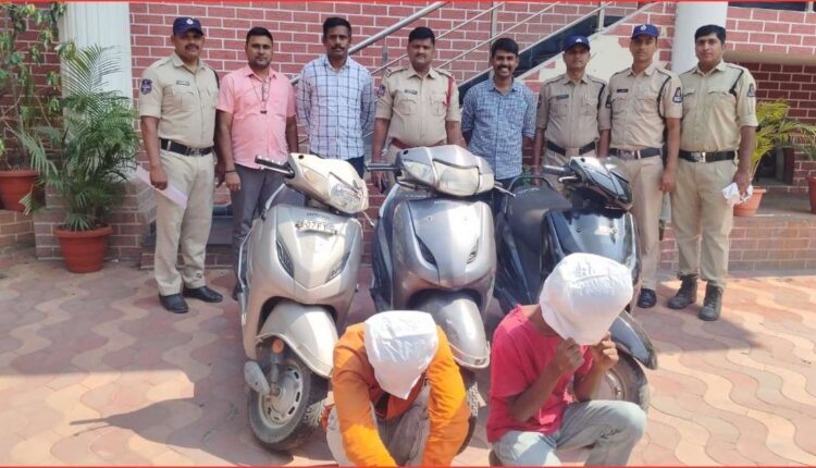 mobile snatching gang