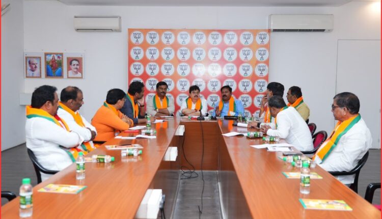 BJP leaders discuss Telangana political strategy