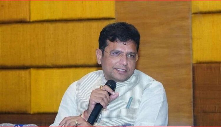 IT firms mentor graduates: Sridhar Babu call