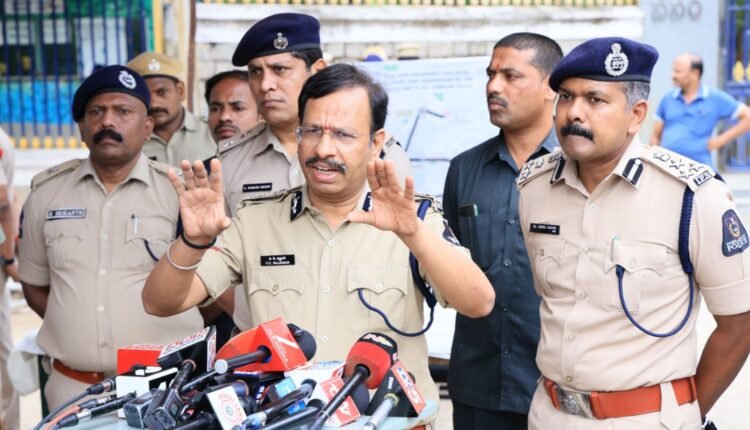Hyderabad one-way traffic trial under police watch