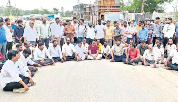 Protest over Shamshabad-Narkuda road widening