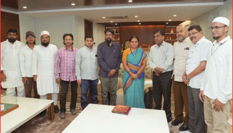 Urdu journalists federation meets K. Kavitha