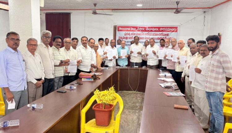 Intellectuals oppose government schools plan
