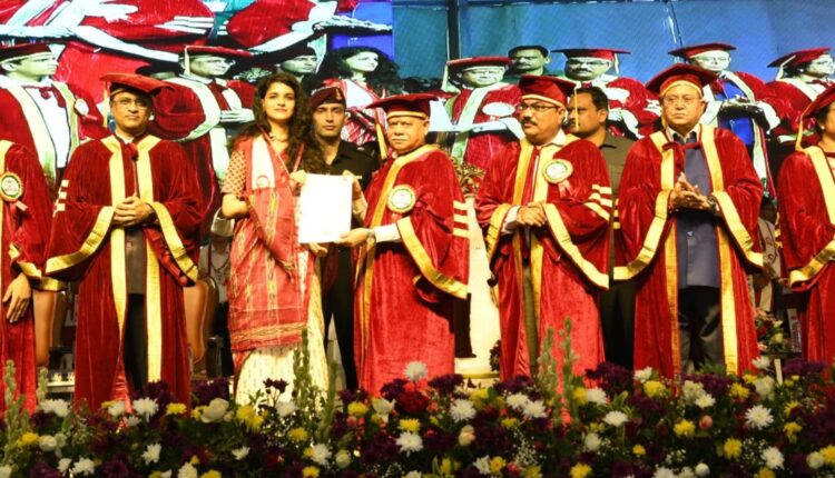 Governor urges job creators among engineering graduates