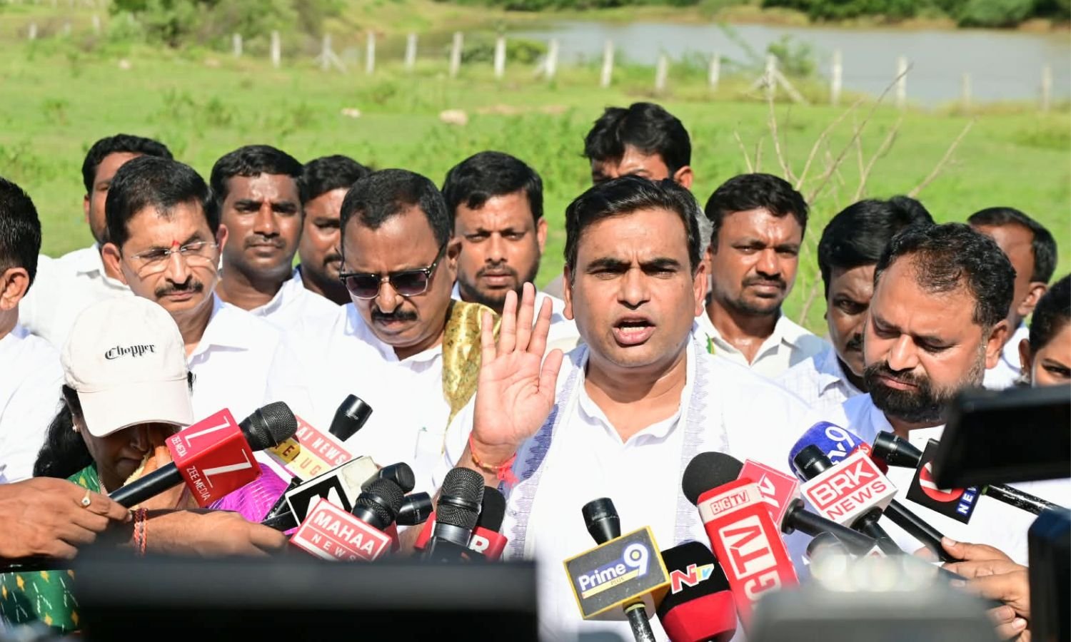 Chamala raises Harish Rao land allegations in Siddipet