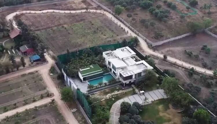 Tension at Janwada farmhouse during Congress inspection
