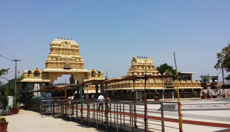 Thousands throng Bhadrakali Temple on 8th day of Navaratri