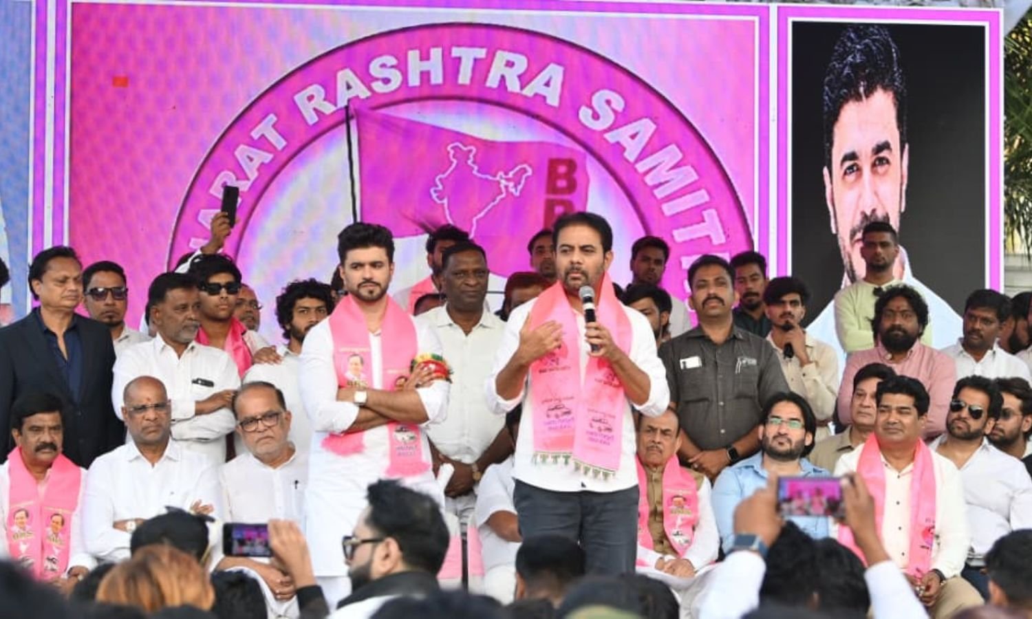 Rahul Gandhi lacks courage to visit Telangana: KTR