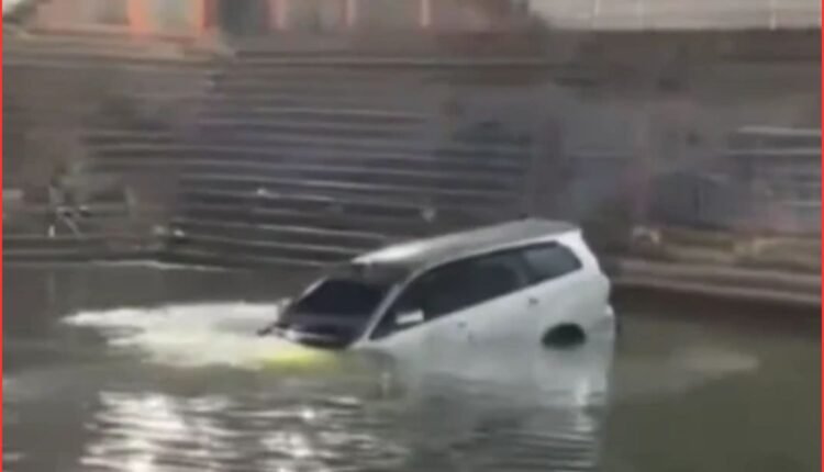 Maheshwaram temple pond accident
