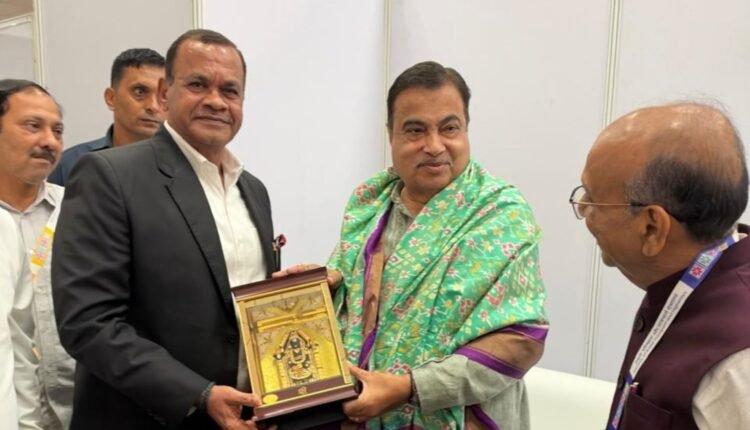 Komatireddy seeks nod for Telangana road projects